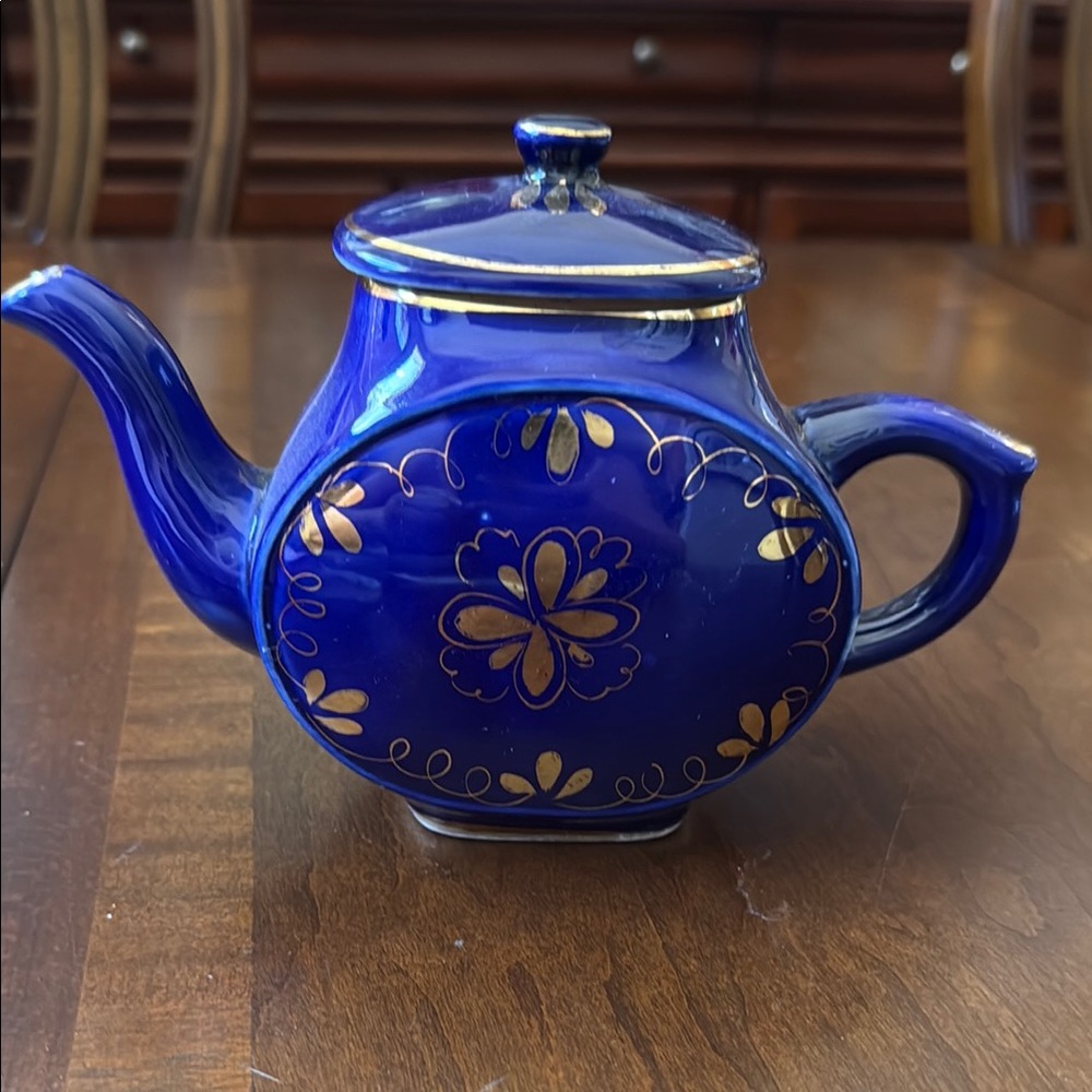 Vintage ca 1960’s Russian cobalt blue & gold pattern tea pot teapot porcelain